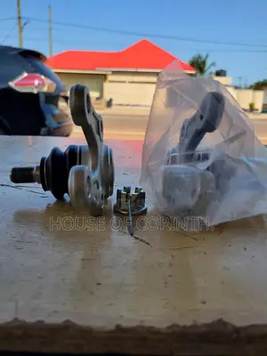 Ball Joints (Lower) - Hi-Ace 2l, 3l 1995-