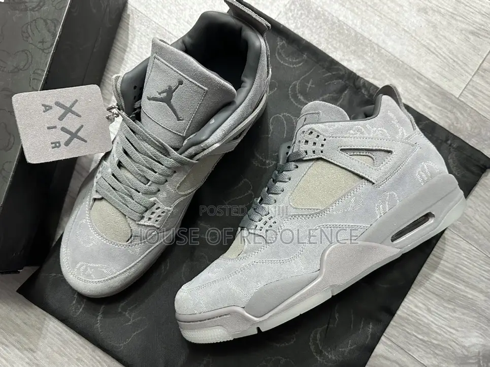 Jordan 4 Retro Kaws Sneakers
