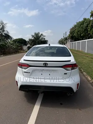 Toyota Corolla SE 2021 White