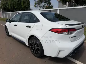 Toyota Corolla SE 2021 White