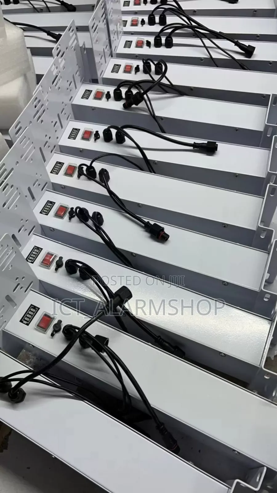 Solar Power Supply System, Battery, and Storage Unit