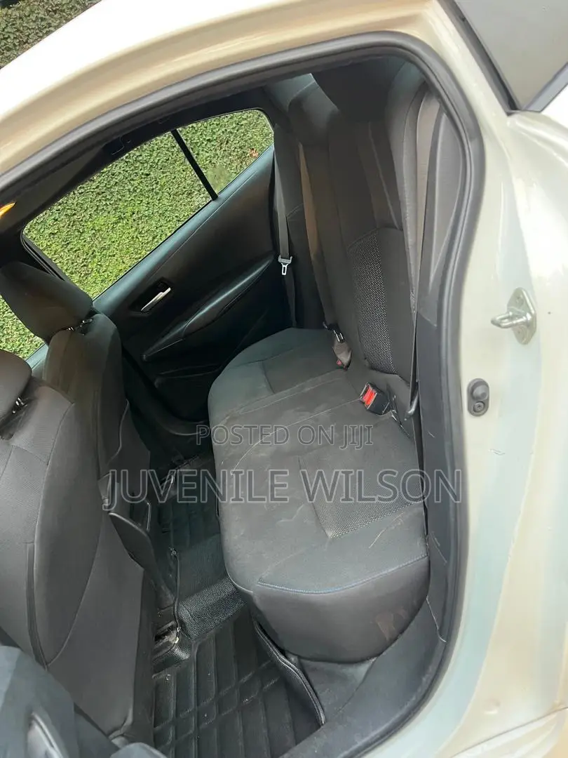 Toyota Corolla SE 2021 White