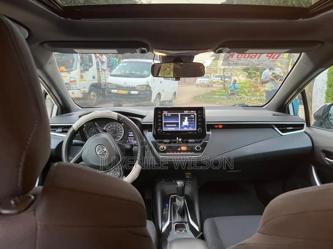 Toyota Corolla SE 2021 White