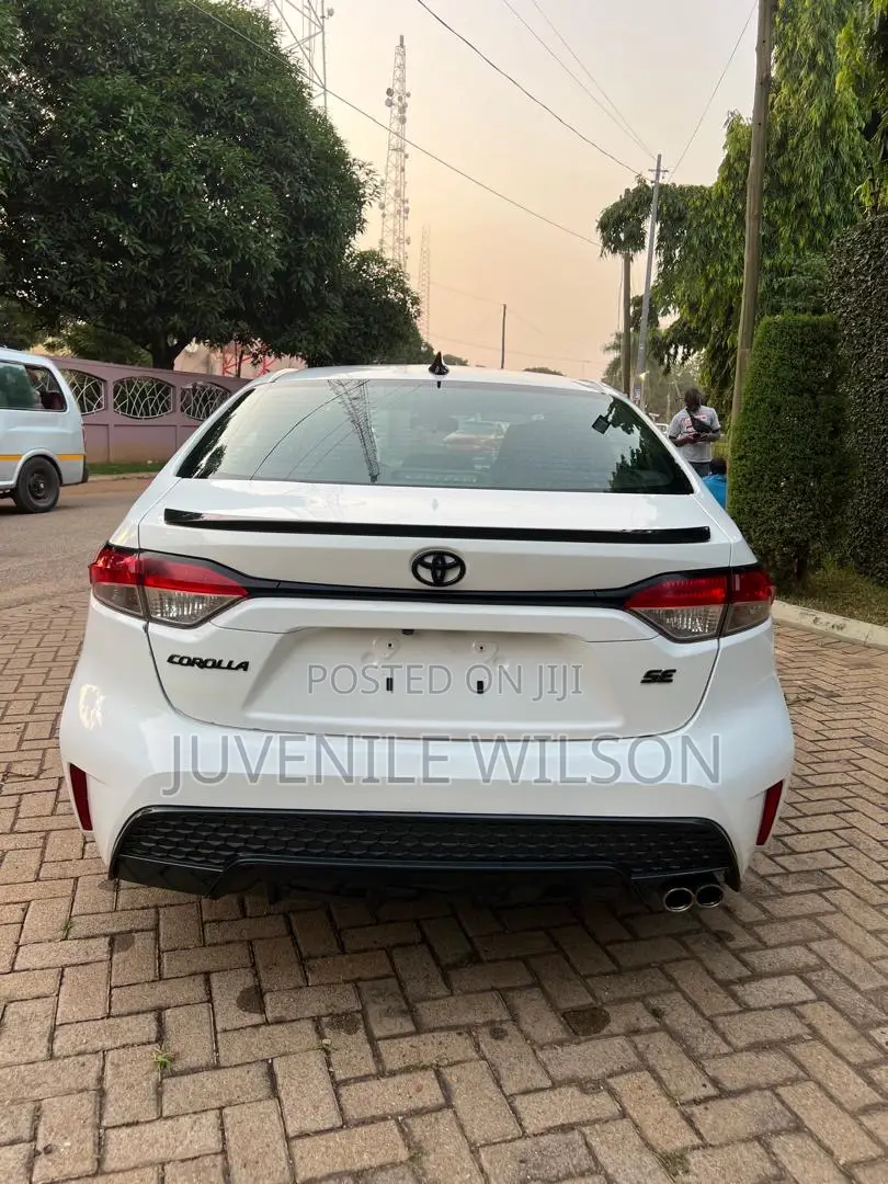 Toyota Corolla SE 2021 White