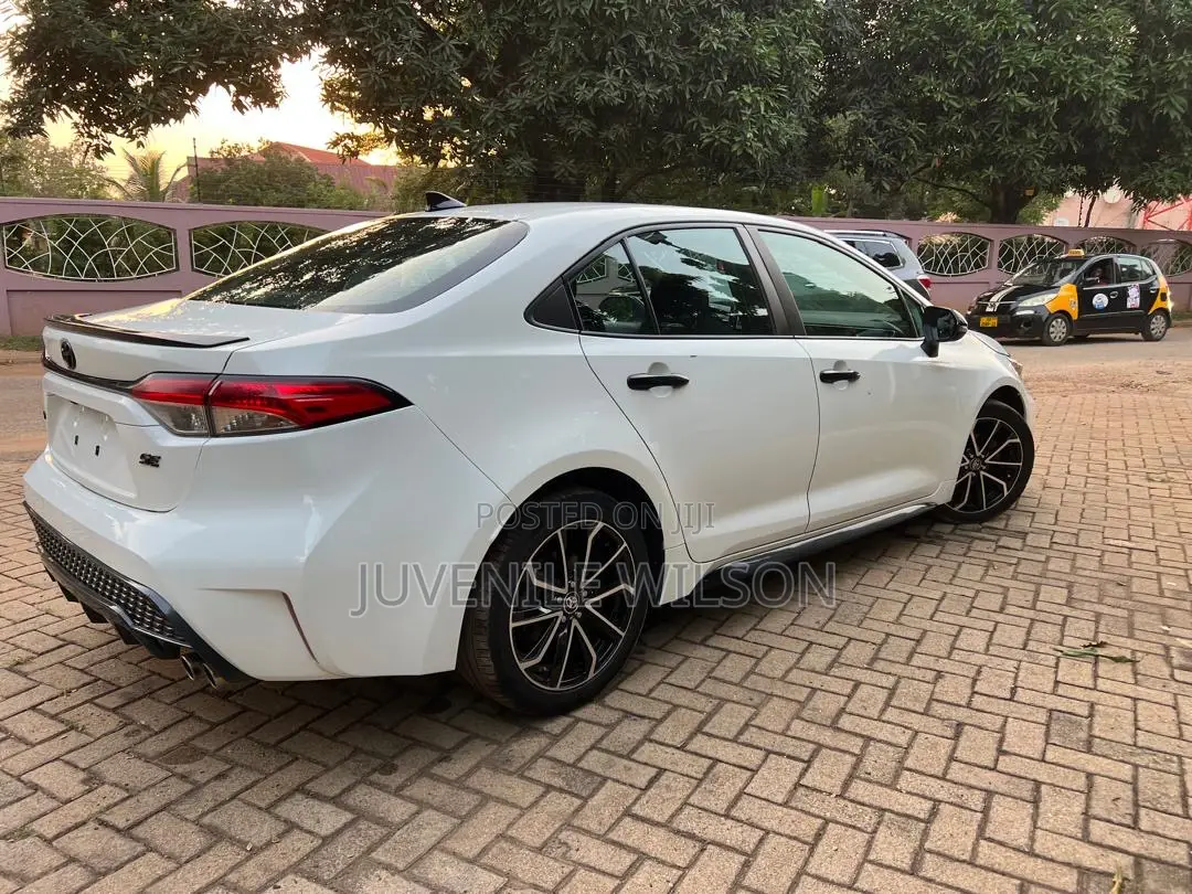 Toyota Corolla SE 2021 White