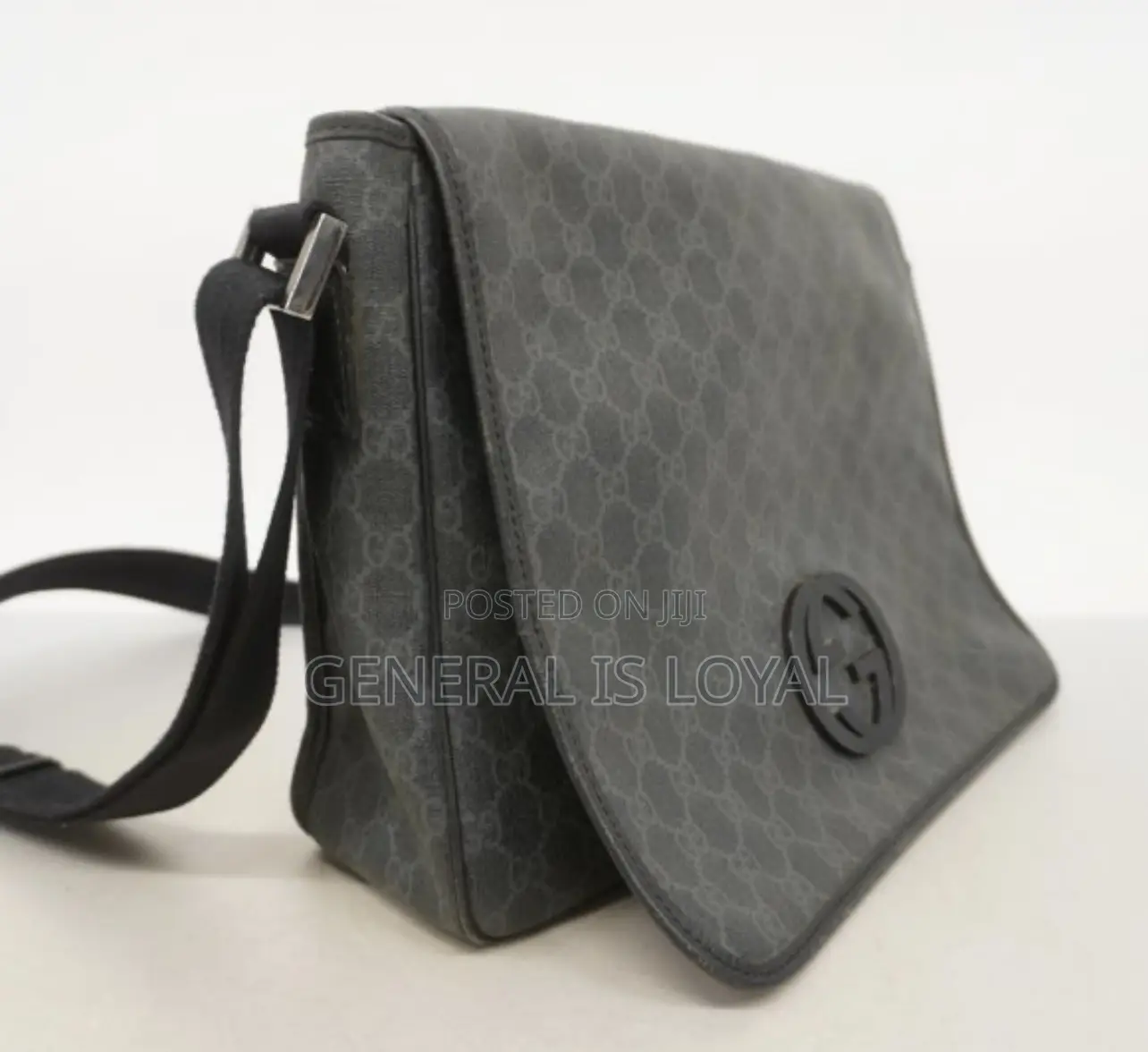 Shoulder Leather Waterproof Bag for Your Accessories