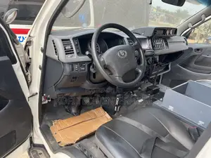Toyota HiAce 2010
