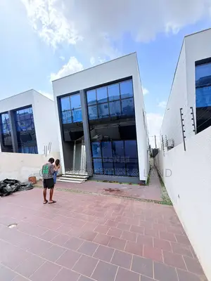 4bdrm Townhouse / Terrace in East Legon, American House for rent