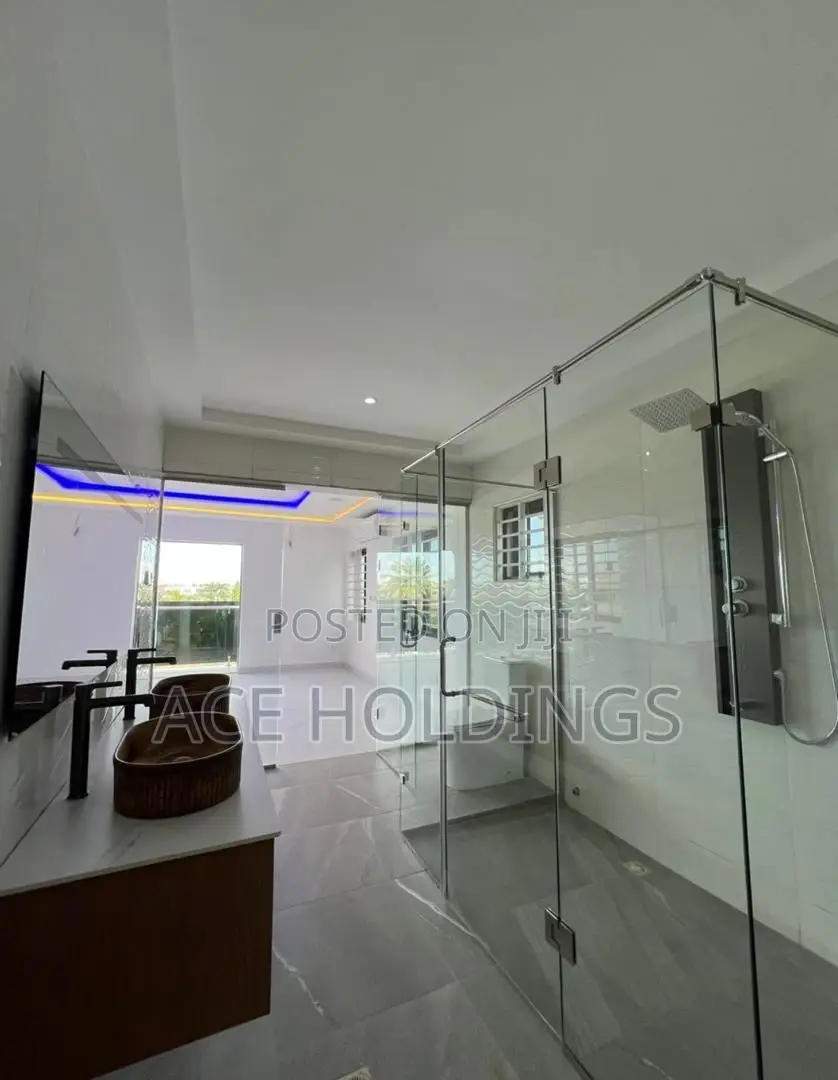3bdrm Mansion in Ashale Botwe for sale