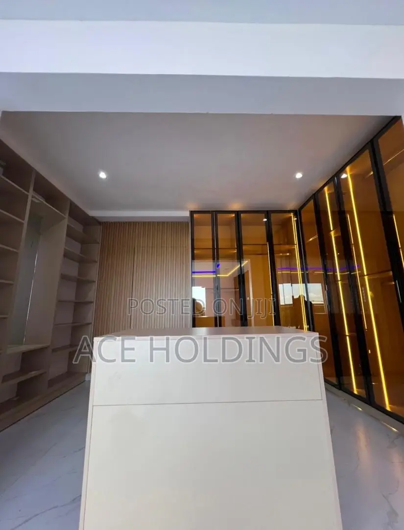 3bdrm Mansion in Ashale Botwe for sale