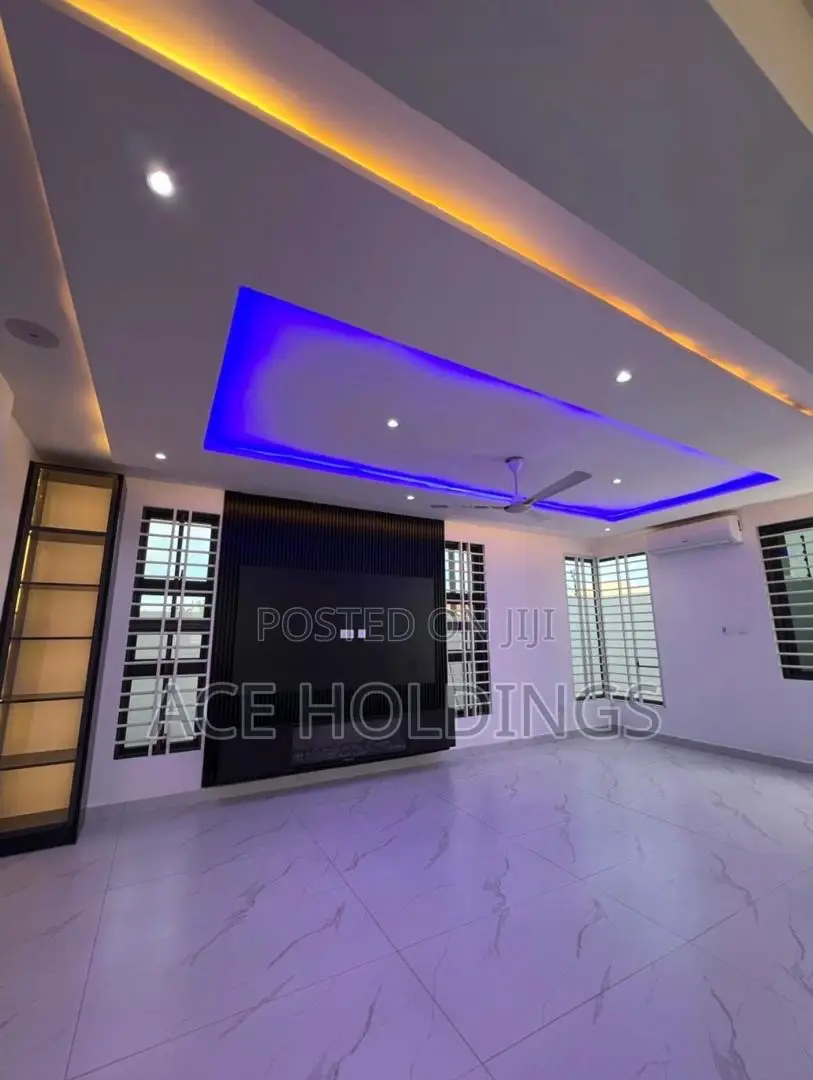 3bdrm Mansion in Ashale Botwe for sale