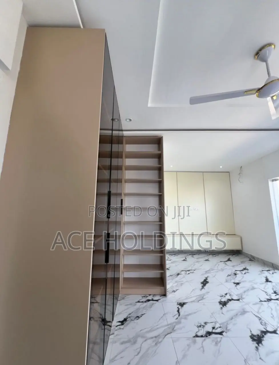 3bdrm Mansion in Ashale Botwe for sale