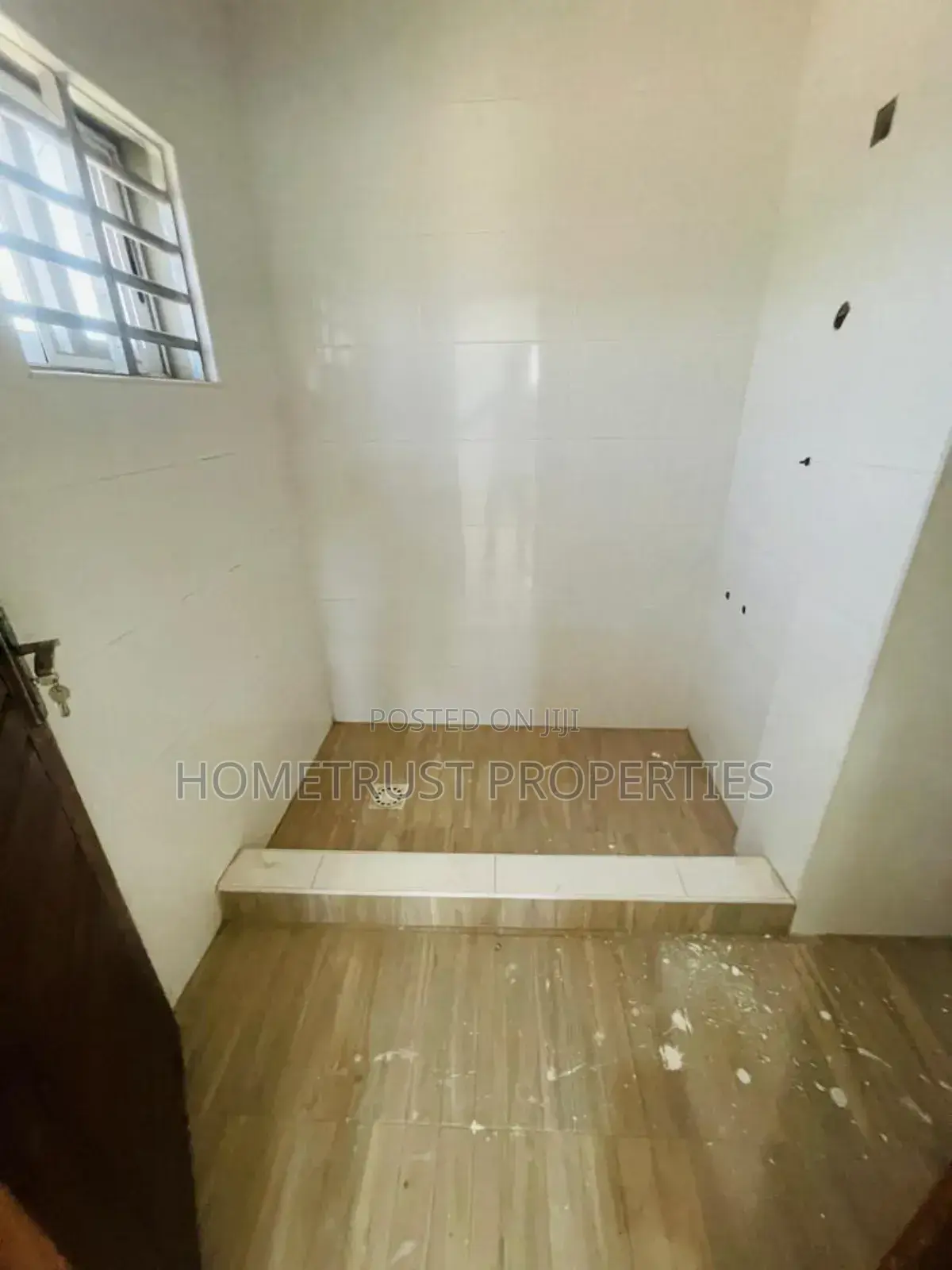 5bdrm House in Hometrust Properties, Achimota for sale