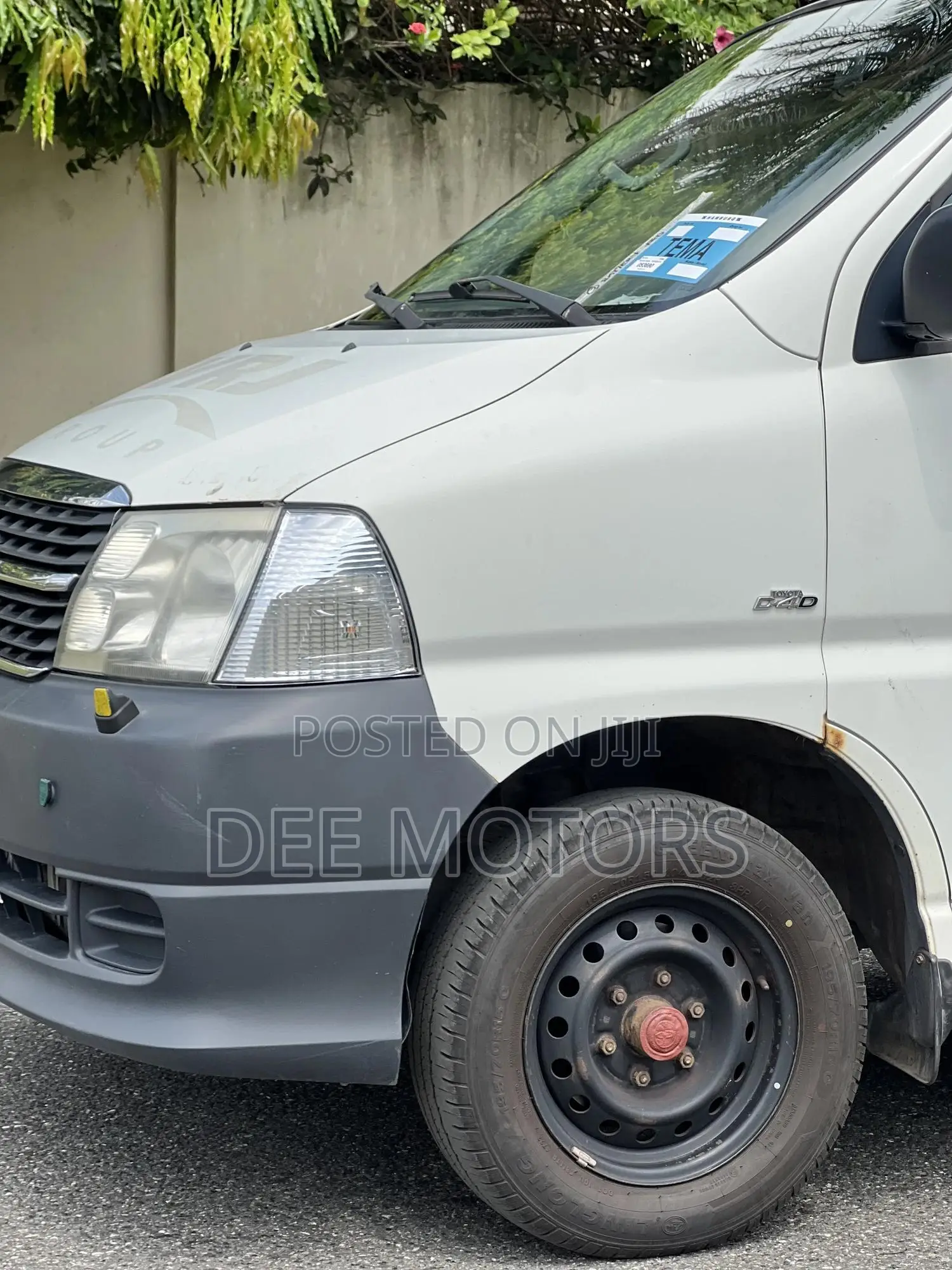 Toyota HiAce 2012 White