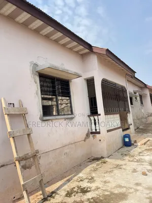 4bdrm House in Brother K Estate, Kumasi Metropolitan for sale