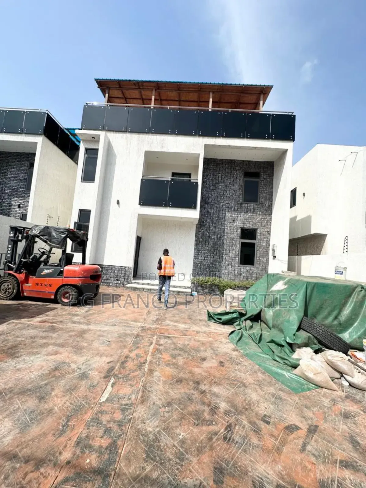 5bdrm House in Kg Franco Properties, Spintex for sale