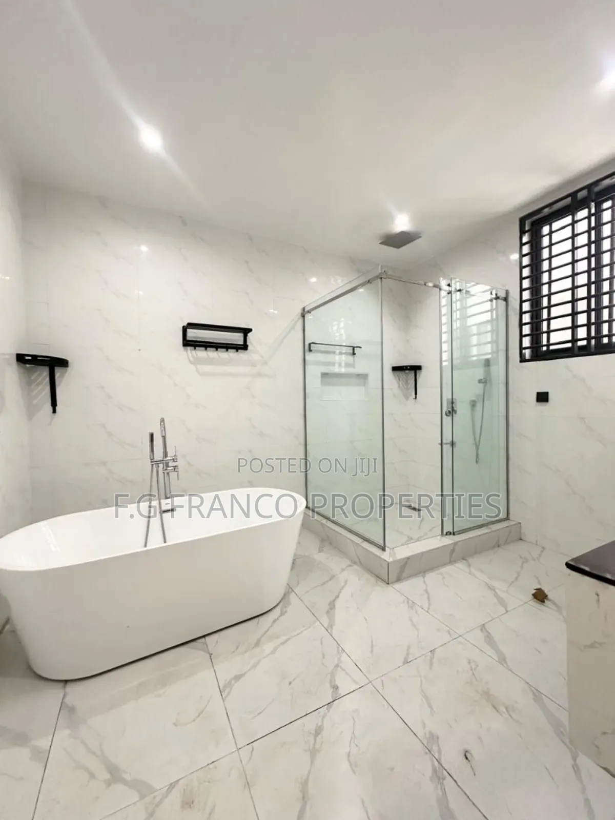 5bdrm House in Kg Franco Properties, Spintex for sale