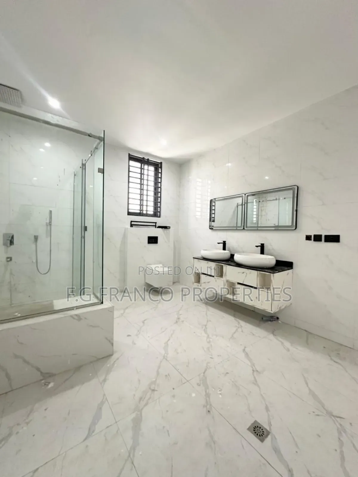 5bdrm House in Kg Franco Properties, Spintex for sale