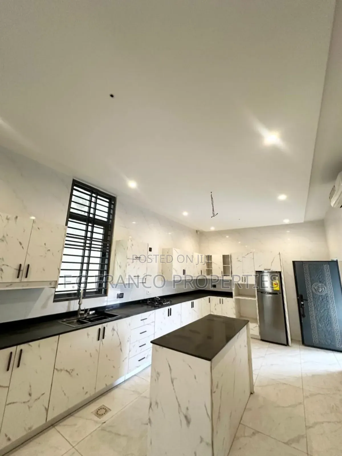 5bdrm House in Kg Franco Properties, Spintex for sale