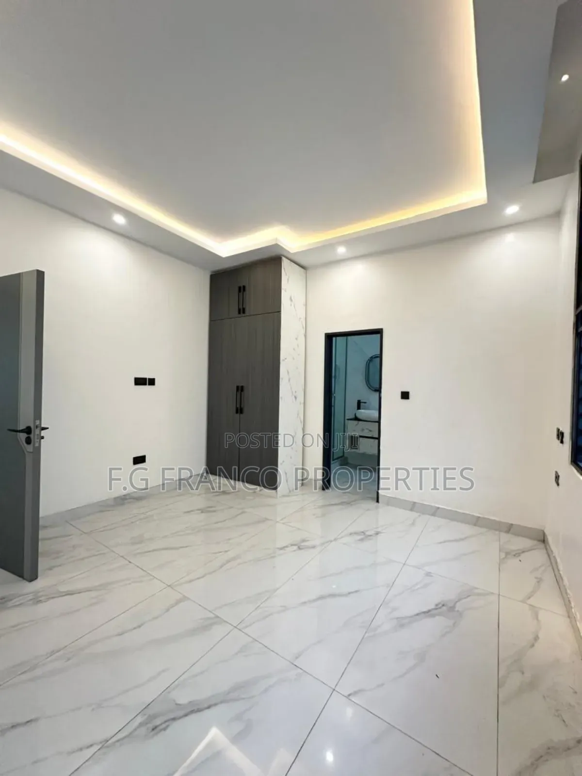 5bdrm House in Kg Franco Properties, Spintex for sale