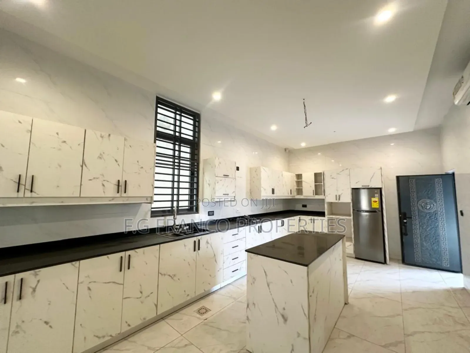 5bdrm House in Kg Franco Properties, Spintex for sale