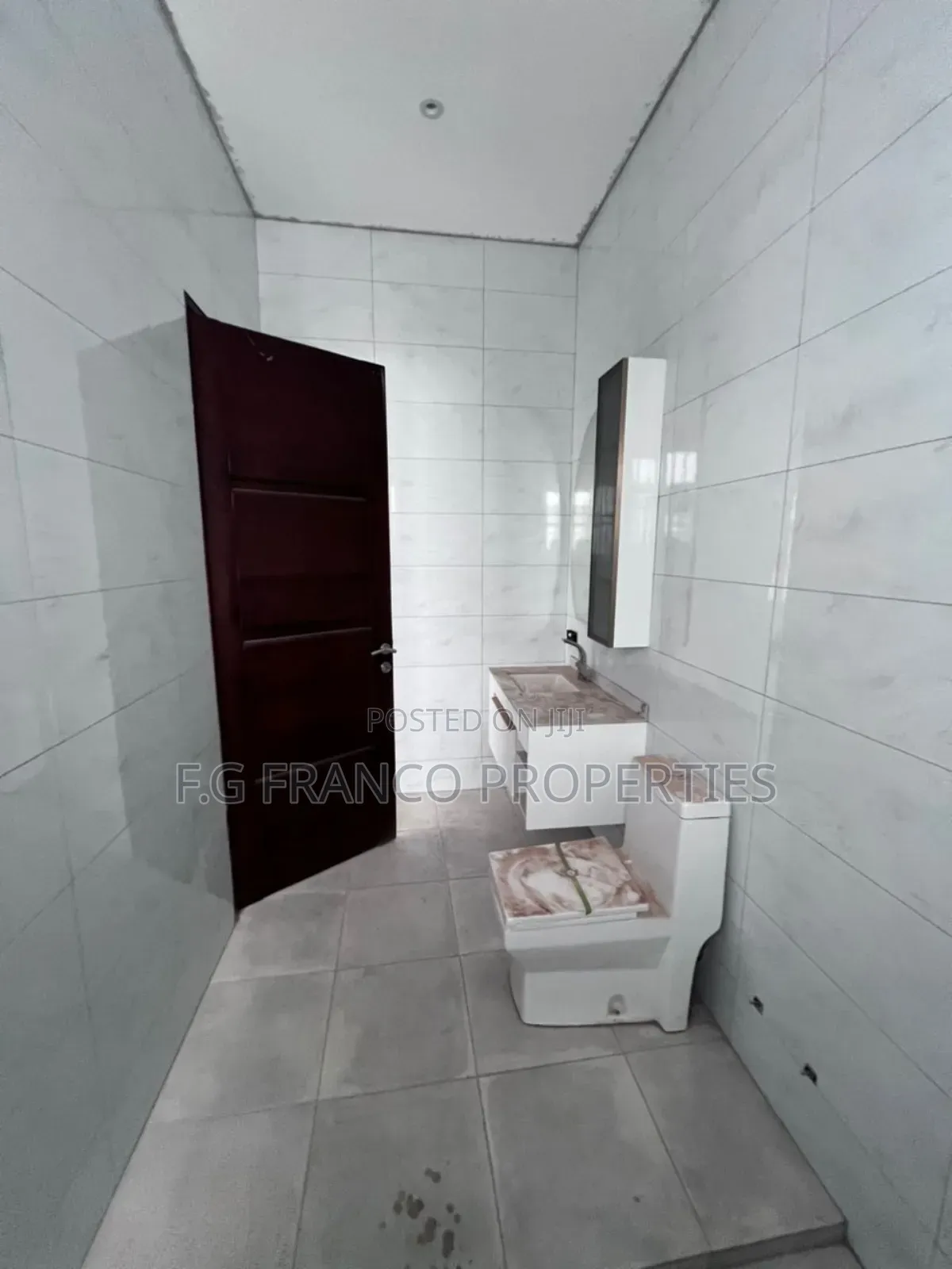 5bdrm House in Kg Franco Properties, East Legon for sale