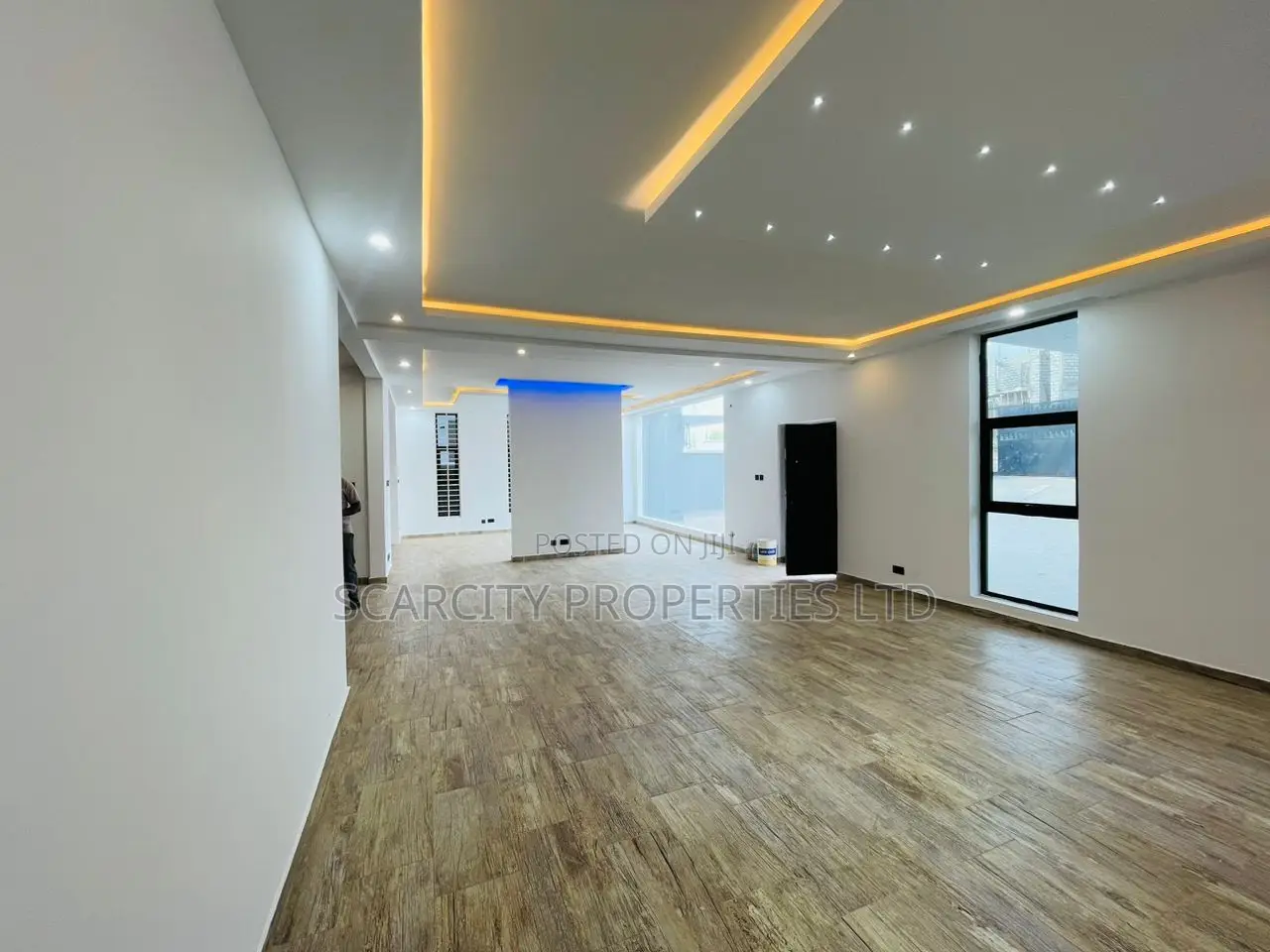 5bdrm House in Adenta for sale