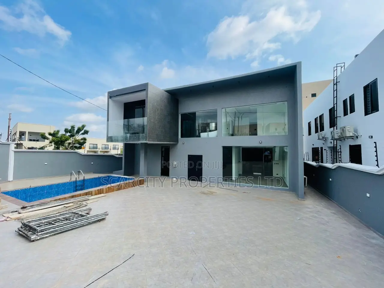 5bdrm House in Adenta for sale