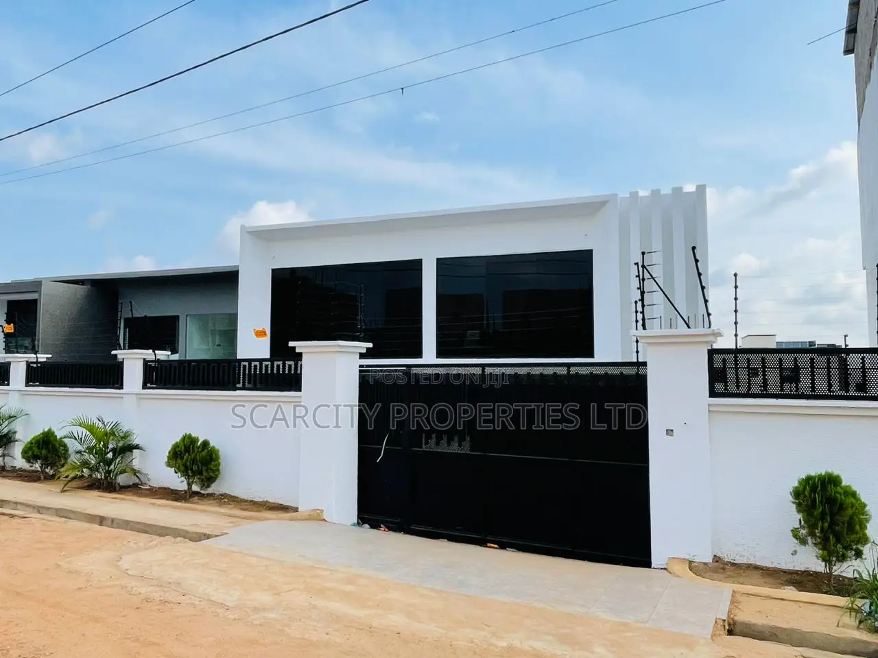 5bdrm House in Adenta for sale