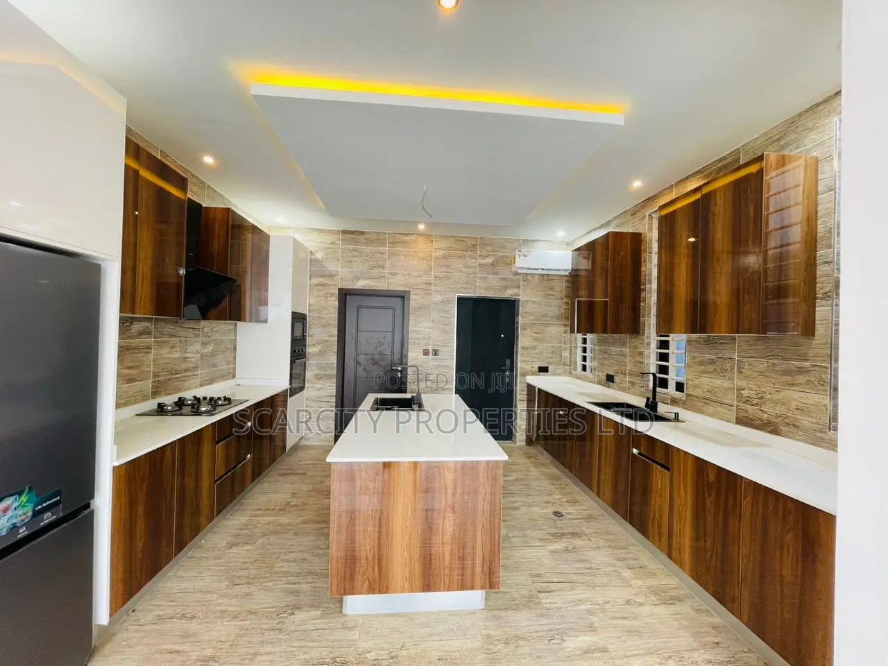 5bdrm House in Adenta for sale