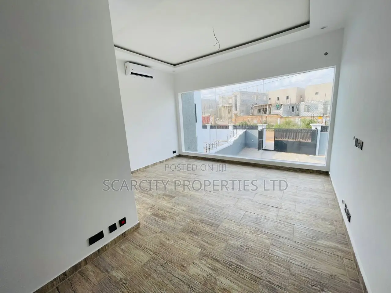 5bdrm House in Adenta for sale