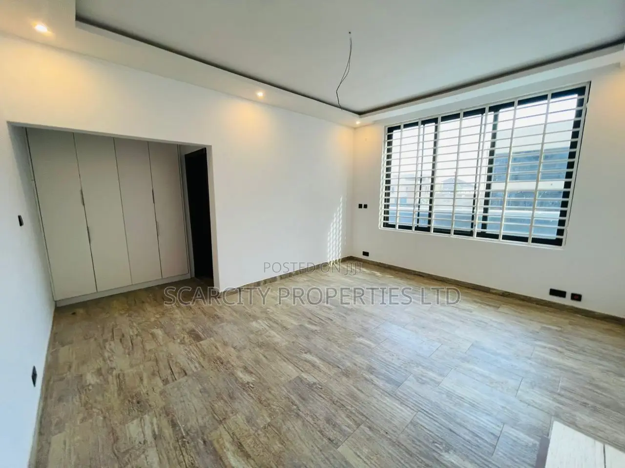 5bdrm House in Adenta for sale