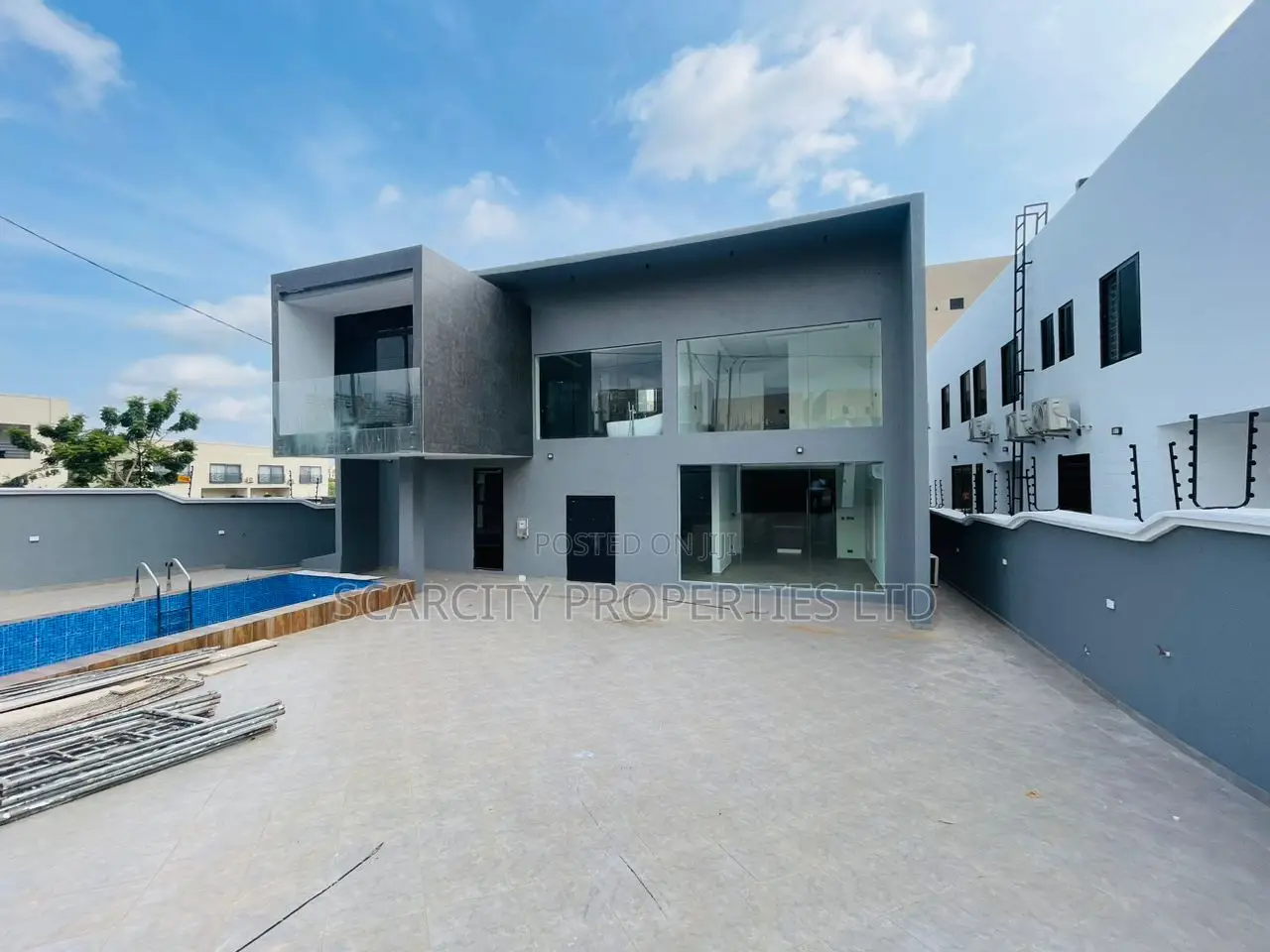 5bdrm House in Adenta for sale