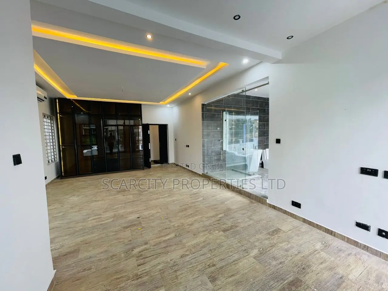 5bdrm House in Adenta for sale