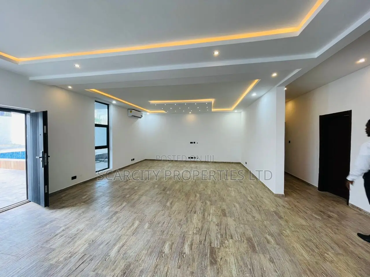 5bdrm House in Adenta for sale