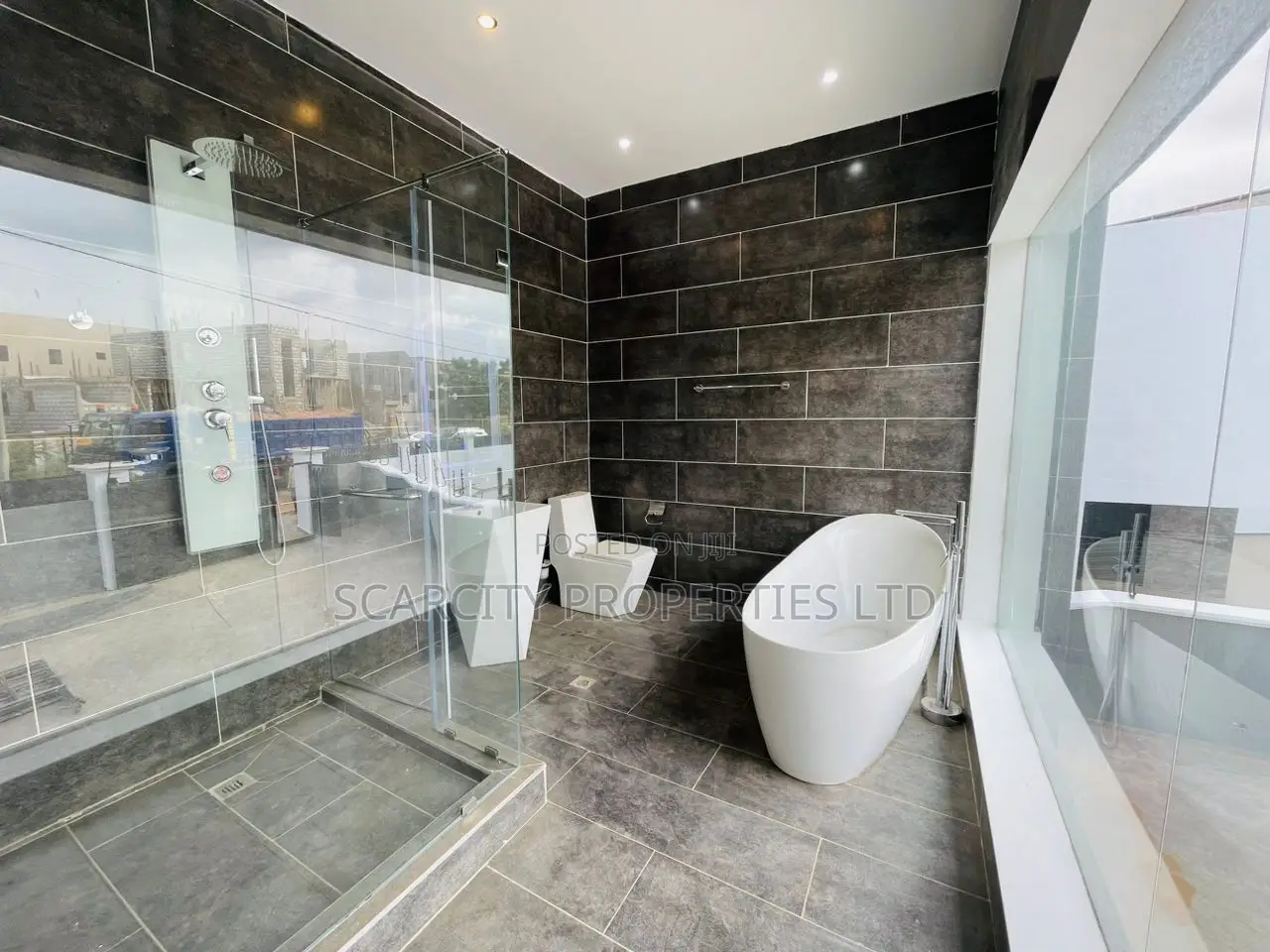 5bdrm House in Adenta for sale