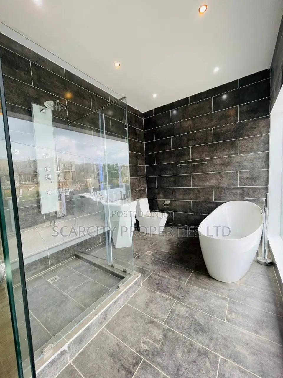 5bdrm House in Adenta for sale