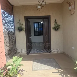 4bdrm House in Community 12, Tema Metropolitan for rent