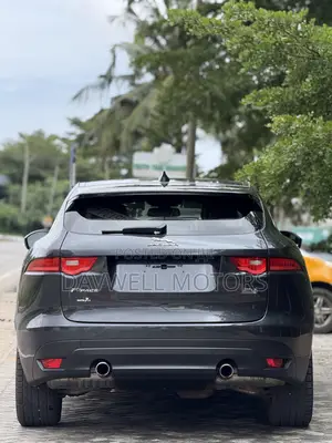 Jaguar F-Pace 20d Premium AWD 2019 Gray