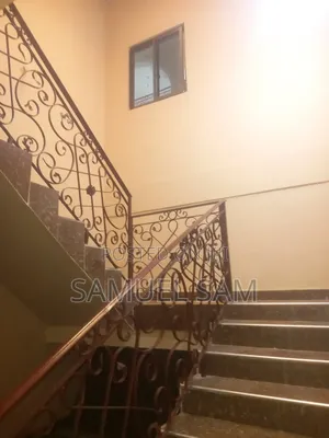 8bdrm House in Tema Community 12 for rent