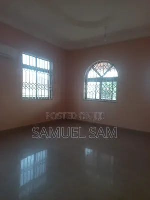 8bdrm House in Tema Community 12 for rent