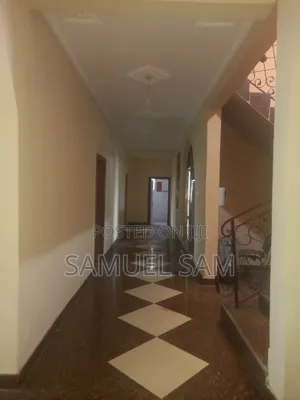 8bdrm House in Tema Community 12 for rent