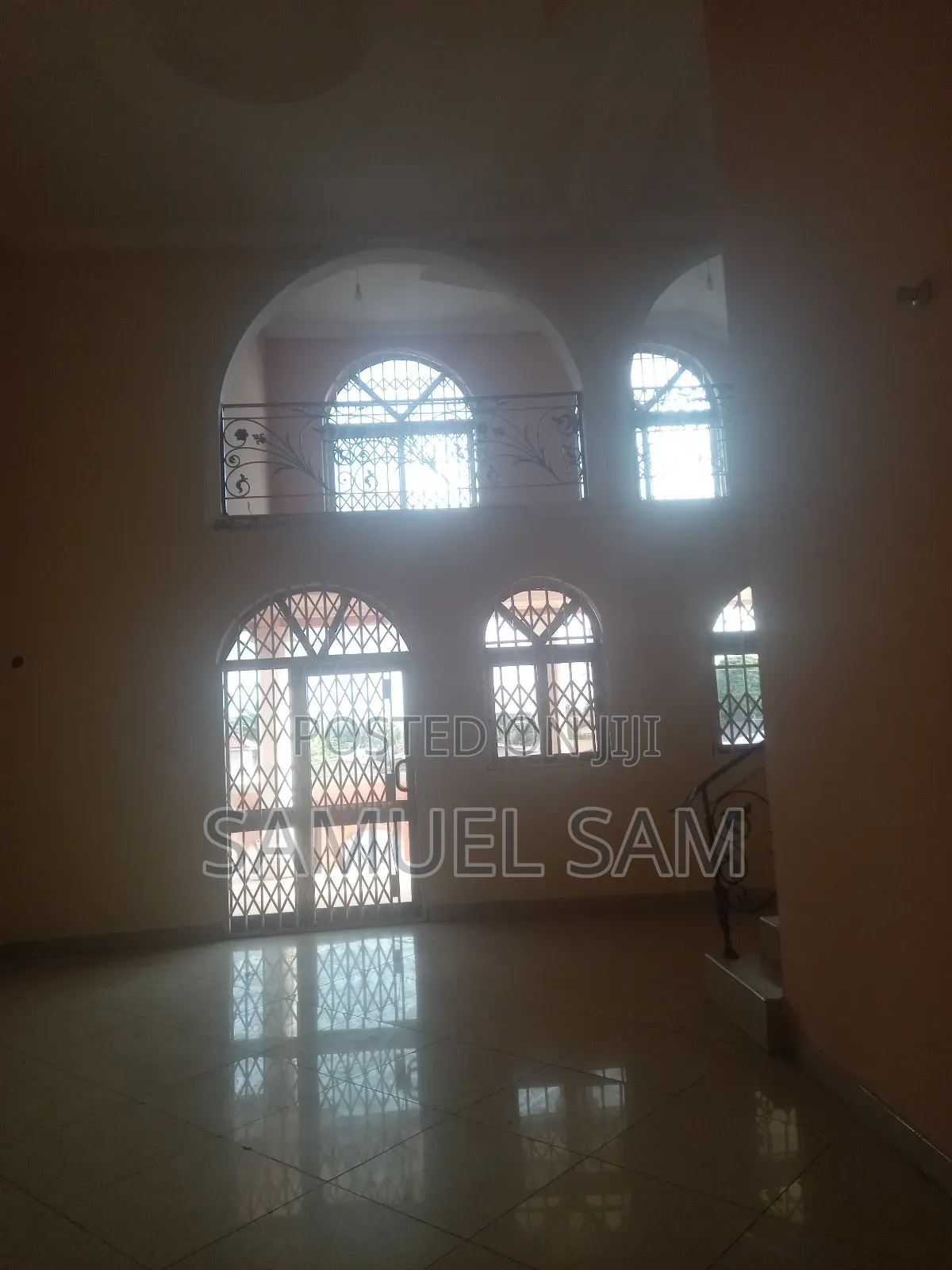 8bdrm House in Tema Community 12 for rent