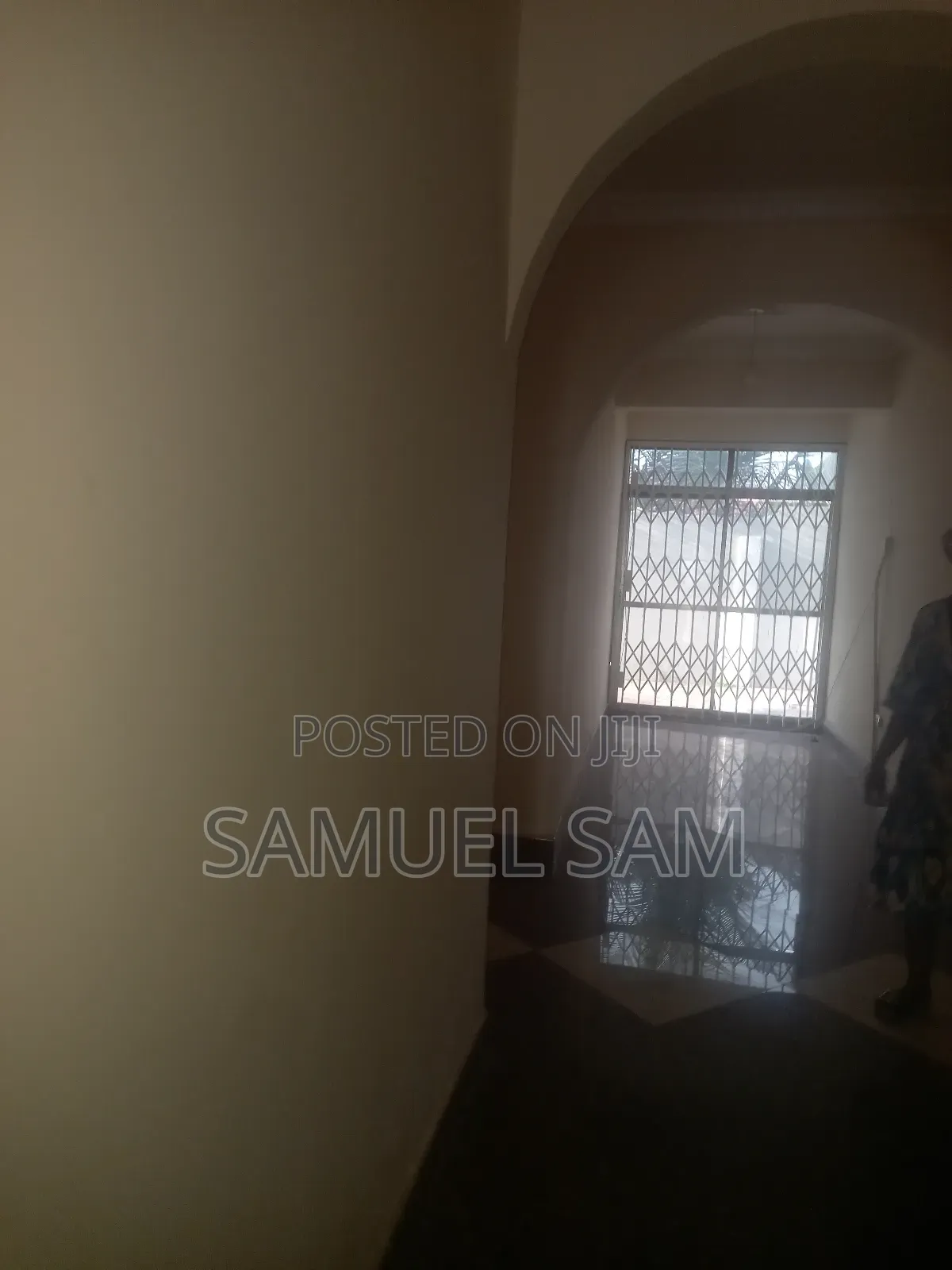 8bdrm House in Tema Community 12 for rent