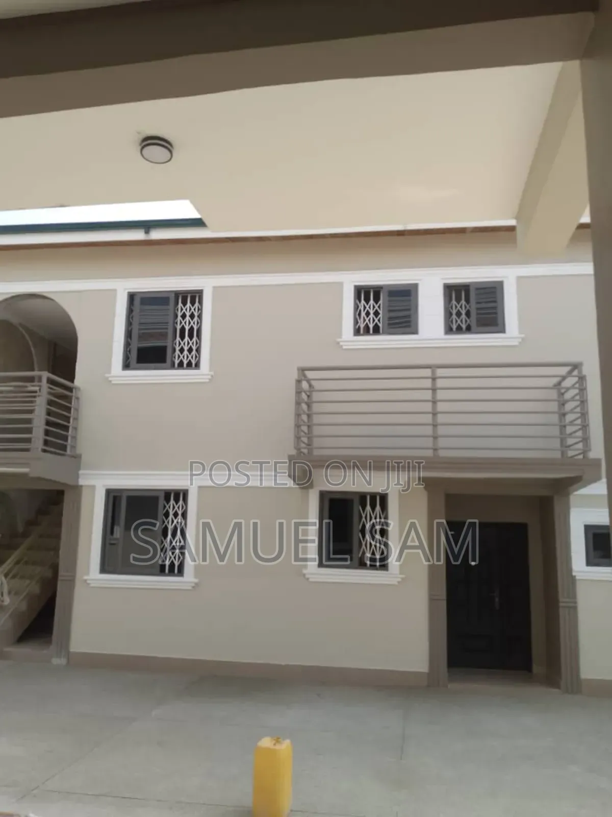 8bdrm House in Tema Community 12 for rent