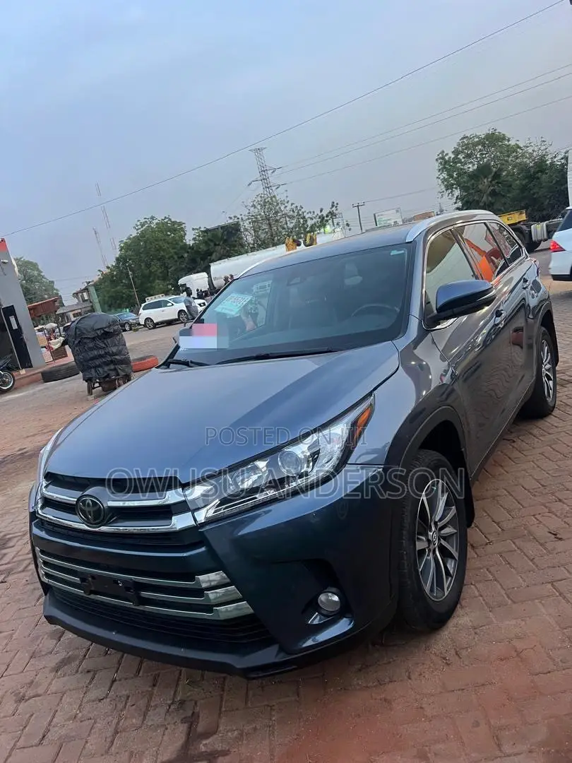 Toyota Highlander 2019 Blue