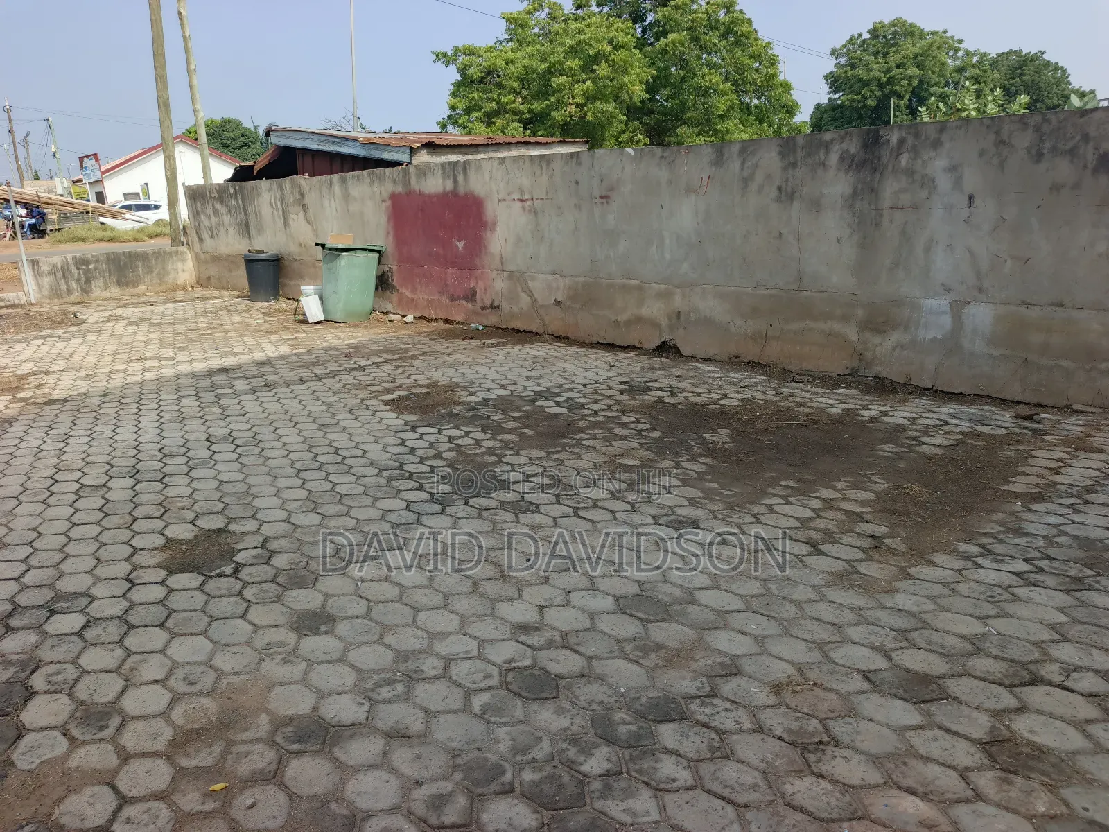 6bdrm Apartment in 6 Units Apartment, Tema Metropolitan for sale