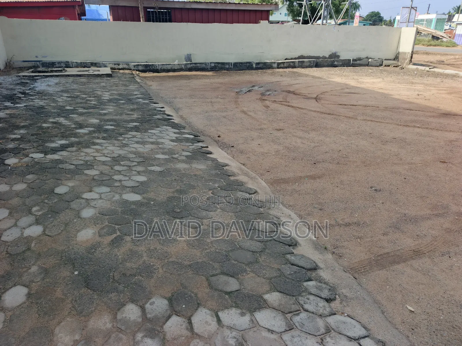 6bdrm Apartment in 6 Units Apartment, Tema Metropolitan for sale