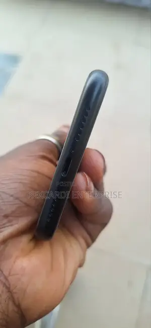 New Apple iPhone XR 64 GB Black