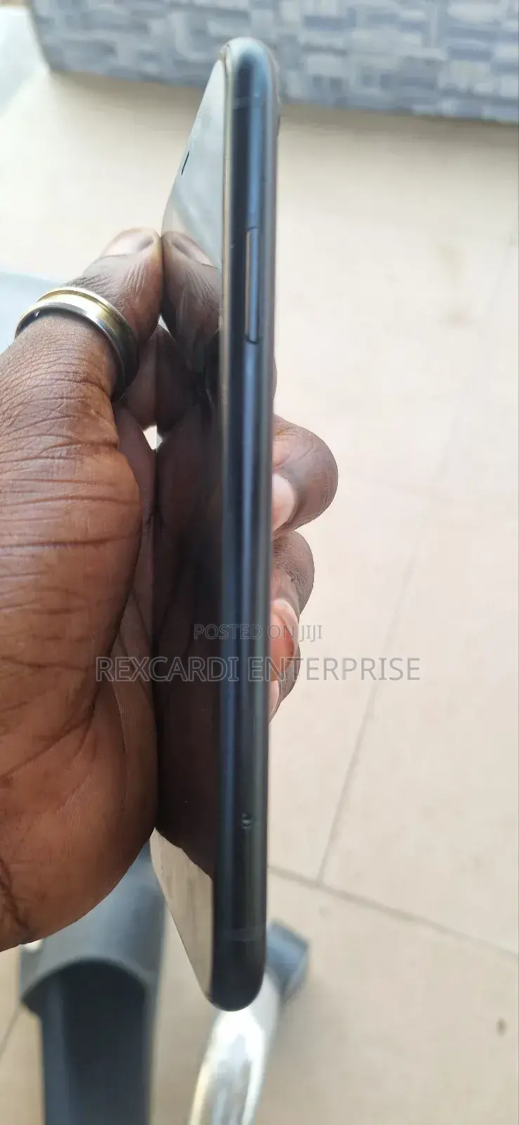 New Apple iPhone XR 64 GB Black